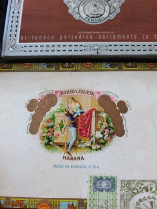 Collezione unica di oltre 100 sigari, scatole antiche