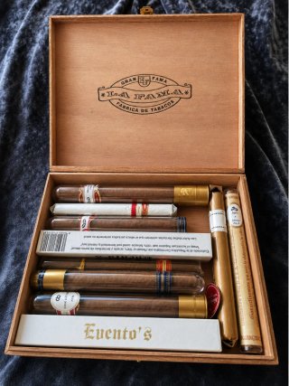 Collezione unica di oltre 100 sigari, scatole antiche