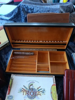 Collezione unica di oltre 100 sigari, scatole antiche