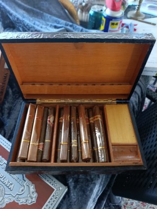 Collezione unica di oltre 100 sigari, scatole antiche