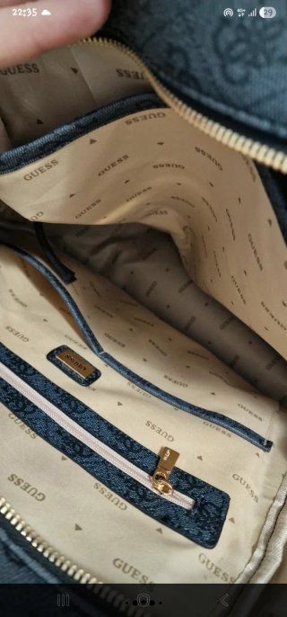 Mochila Guess gris con monedero