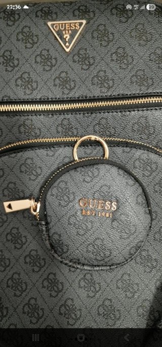 Mochila Guess gris con monedero