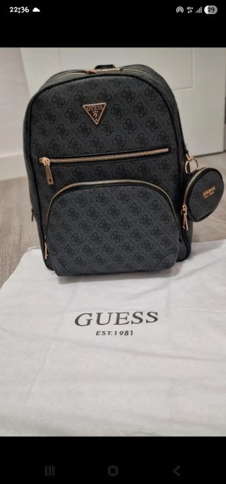 Mochila Guess gris con monedero