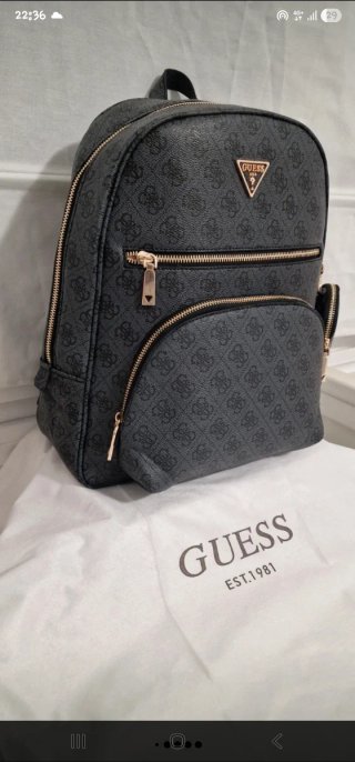 Mochila Guess gris con monedero