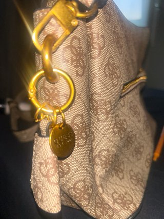 Bolso Guess Marrón con etiqueta