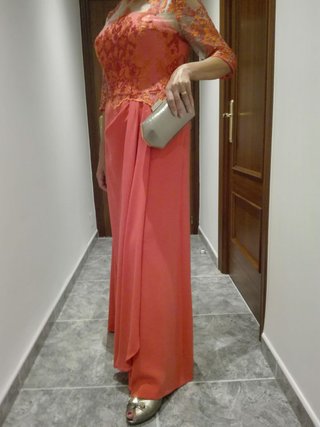 Vestido fiesta boda madrina color coral