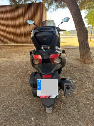 Motocicleta 125 Maxi Scooter MITT GTS Negra