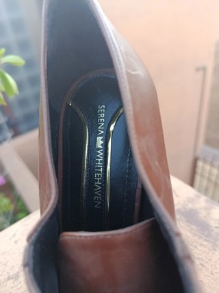 Zapatos marrones con cordones de Stuart Weitzman