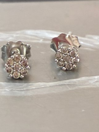 Pendientes oro 10k Con pequeños Diamantes  Natural