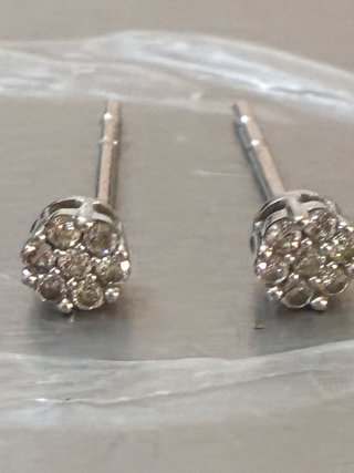 Pendientes oro 10k Con pequeños Diamantes  Natural