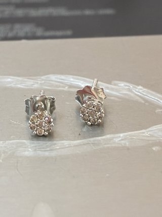 Pendientes oro 10k Con pequeños Diamantes  Natural
