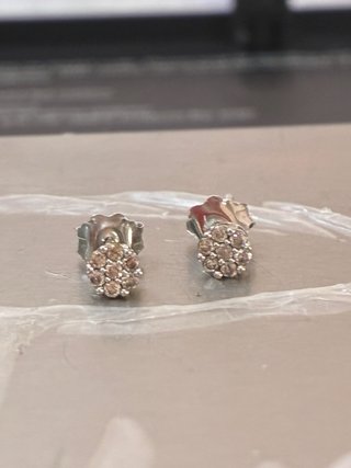 Pendientes oro 10k Con pequeños Diamantes  Natural