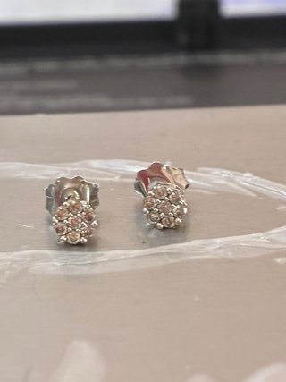 Pendientes oro 10k Con pequeños Diamantes  Natural