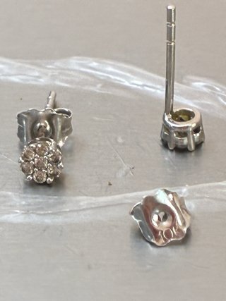 Pendientes oro 10k Con pequeños Diamantes  Natural
