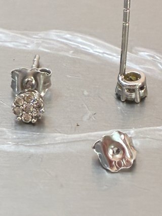 Pendientes oro 10k Con pequeños Diamantes  Natural