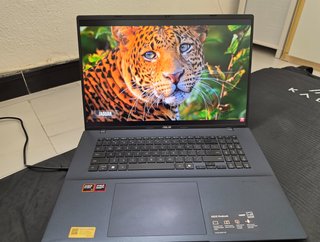 Asus Vivobook 18.4" AMD Ryzen 7 260 1TB 32G RAM