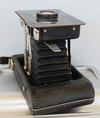 1801- Cámara KODAK JIFFY SIX 20 - funda