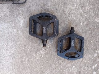 Pedales de aluminio FORCE