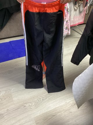 Pantalón Adidas sin utilizar