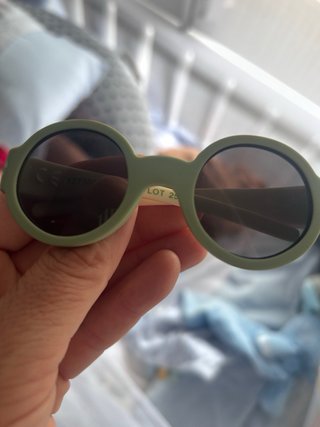 Gafas de sol bebe . Chico 0-12mesad