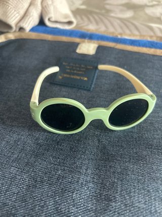 Gafas de sol bebe . Chico 0-12mesad
