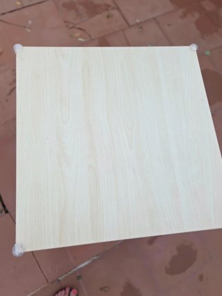 Mesa infantil cuadrada madera