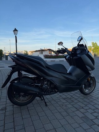 Zontes E350 Maxi Scooter