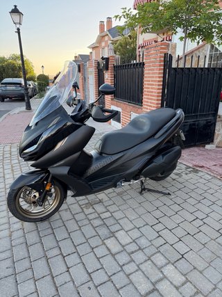 Zontes E350 Maxi Scooter