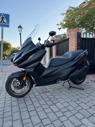 Zontes E350 Maxi Scooter