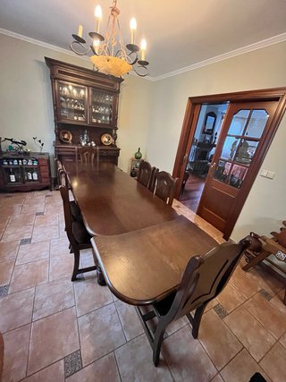 Mesa rústica de madera
