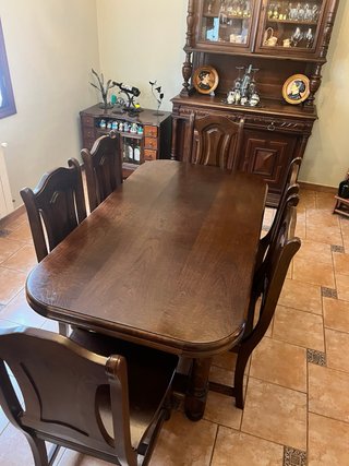 Mesa rústica de madera