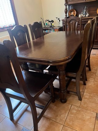 Mesa rústica de madera