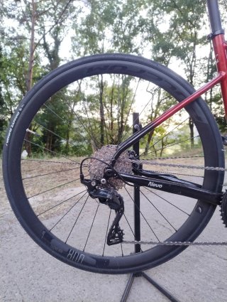 ~Bici de Carretera MEGAMO NEVO 30 2026 E-DISC 12v~