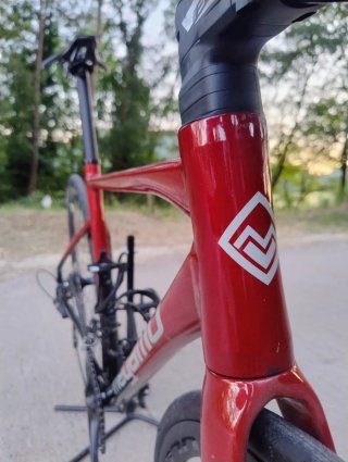 ~Bici de Carretera MEGAMO NEVO 30 2026 E-DISC 12v~