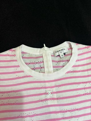 camiseta a rayas rosas