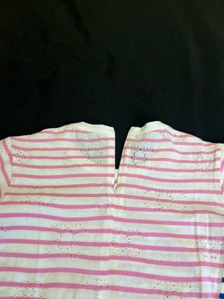 camiseta a rayas rosas