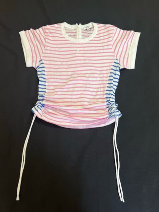 camiseta a rayas rosas