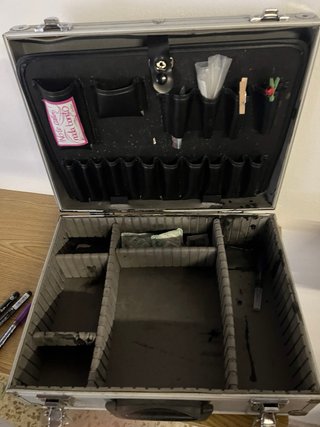 Maletín de aluminio plateado