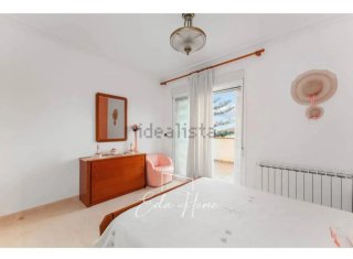 Cama 150x180 + 2 mesitas y cómoda con mármol rosa