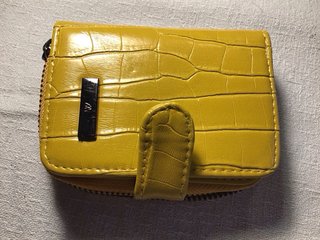 Cartera y tarjetero mostaza