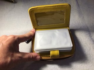 Cartera y tarjetero mostaza