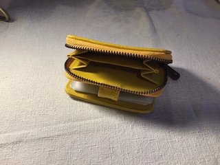 Cartera y tarjetero mostaza