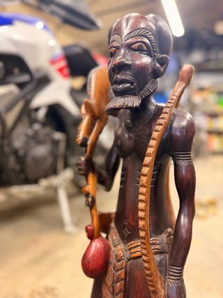 Escultura africana tallada a mano