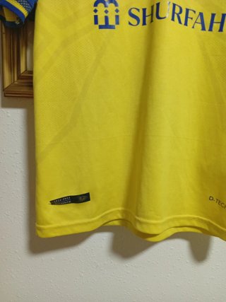 Camiseta de fútbol amarilla y azul.talla 24