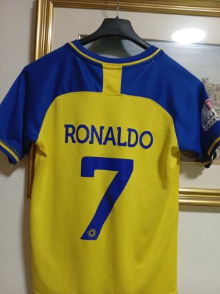 Camiseta de fútbol amarilla y azul.talla 24