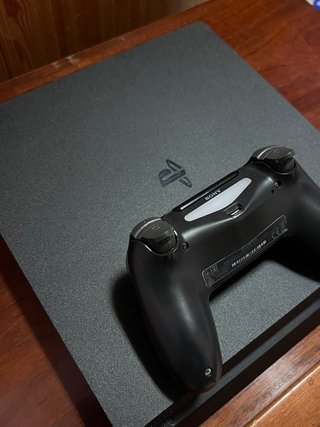 Consola PS4 Slim 1TB + 4 Juegos