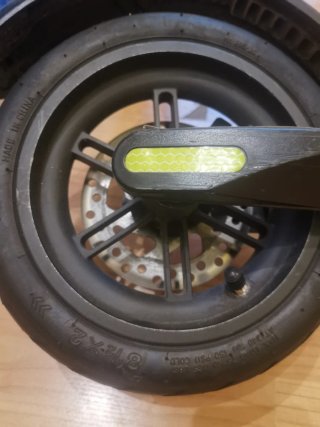 Patinete eléctrico estropeado - Ruedas nuevas
