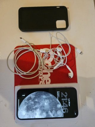 iPhone 12 64GB en muy bien estado + Accesorios .