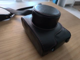 Custodia e tracolla Fujifilm XE4 nera