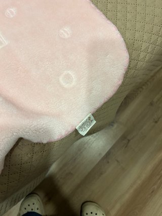 Cobertor infantil rosa com padrão